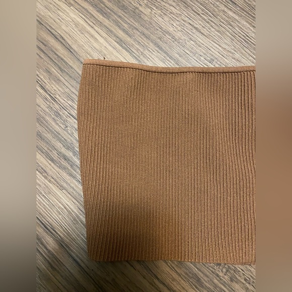 BNWOT Aritizia Babaton Sculpt Knit - size small - Picture 1 of 4